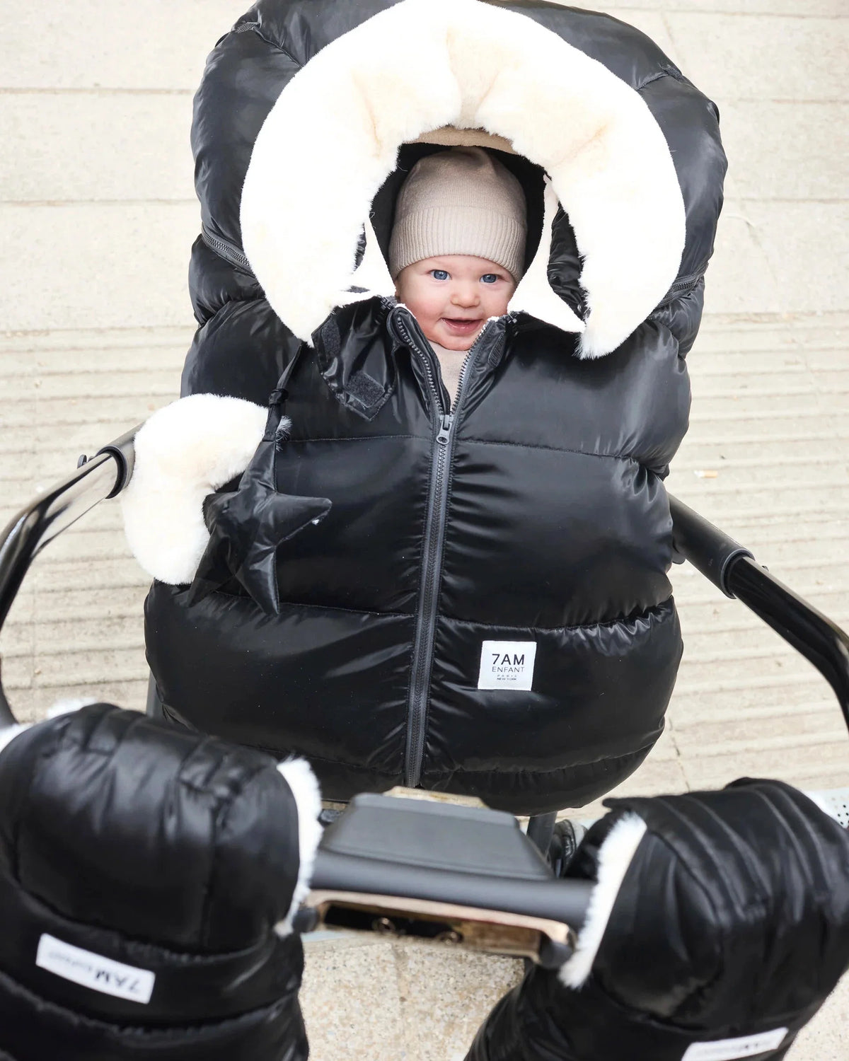Black Liquid Shine Arctic Faux Fur//