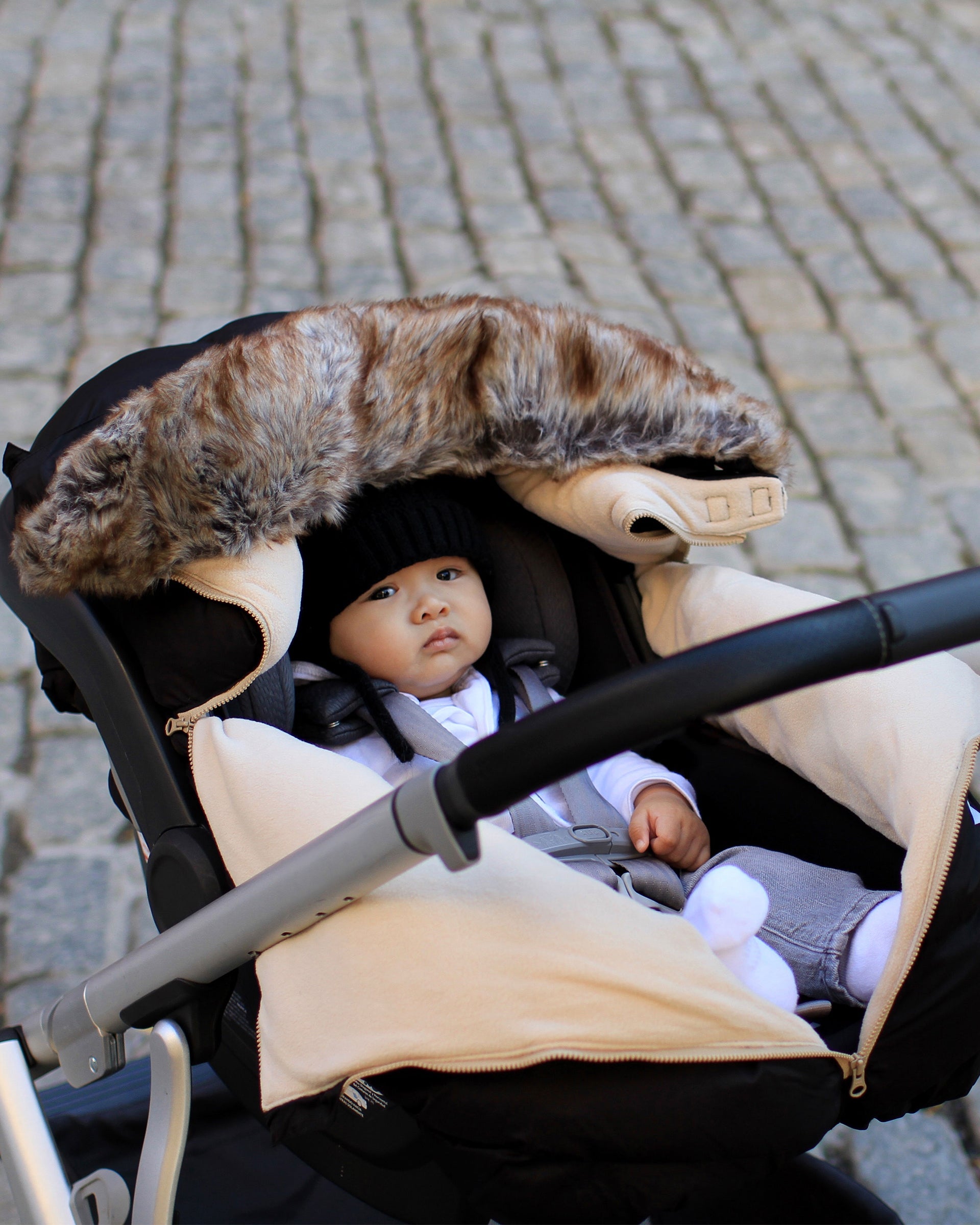 Black Faux Fur//