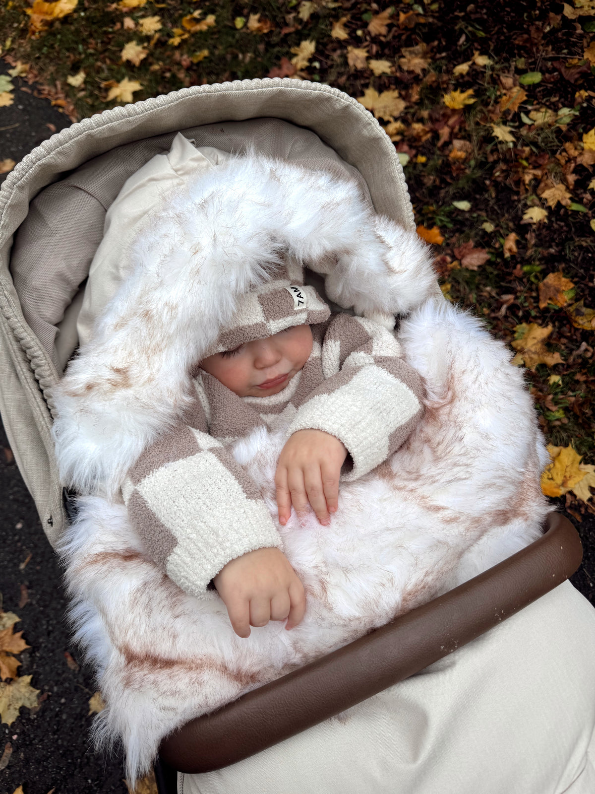 Heather Beige - White Faux Fur//