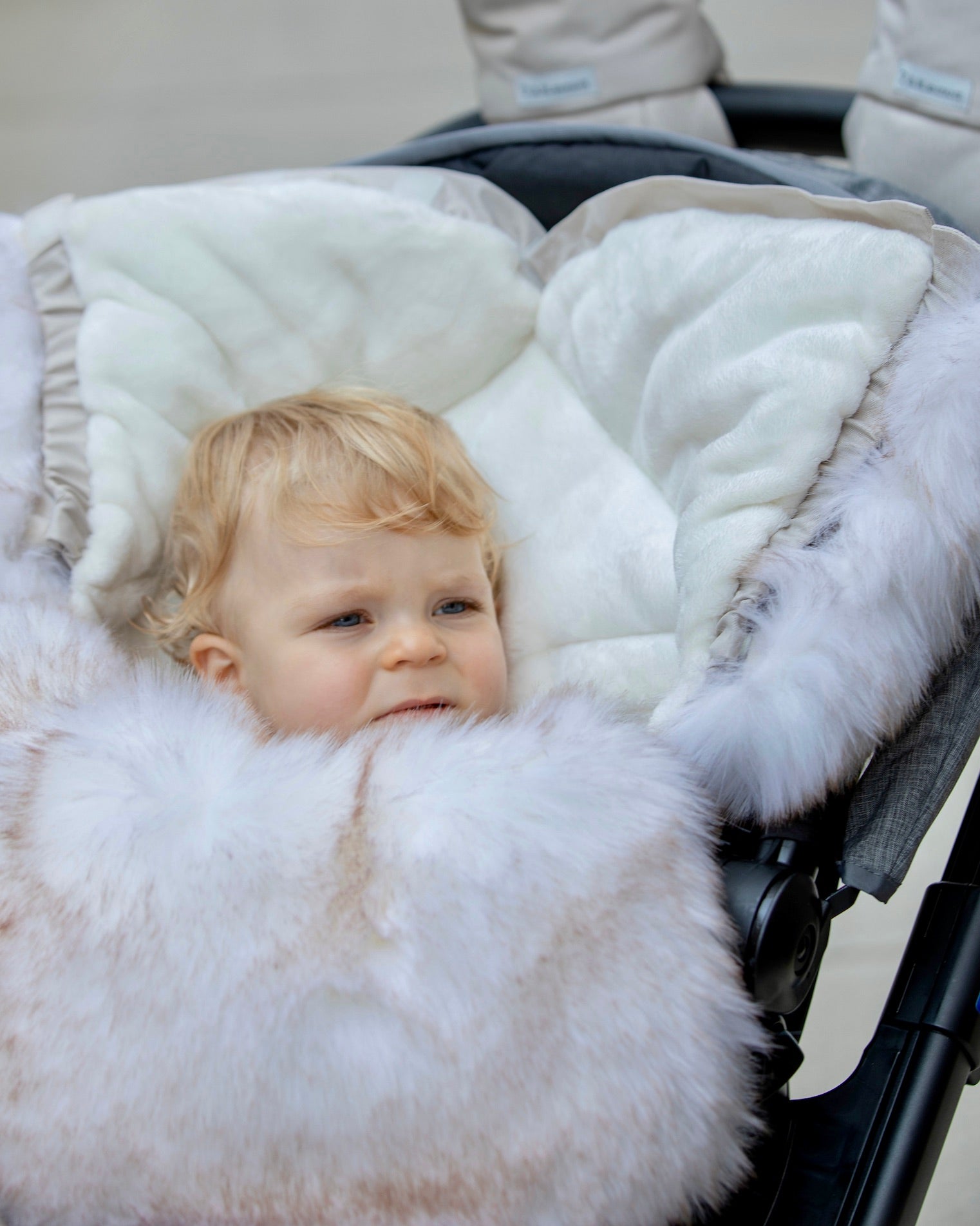 Heather Beige - White Faux Fur//