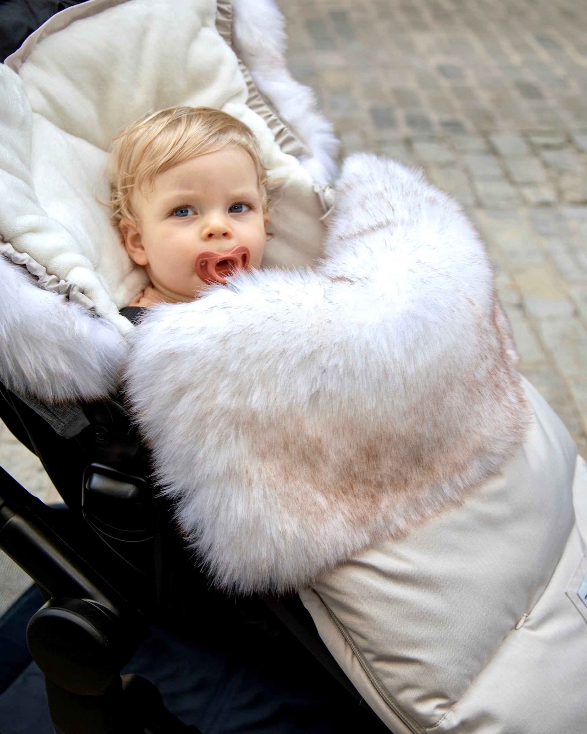 Heather Beige - White Faux Fur//