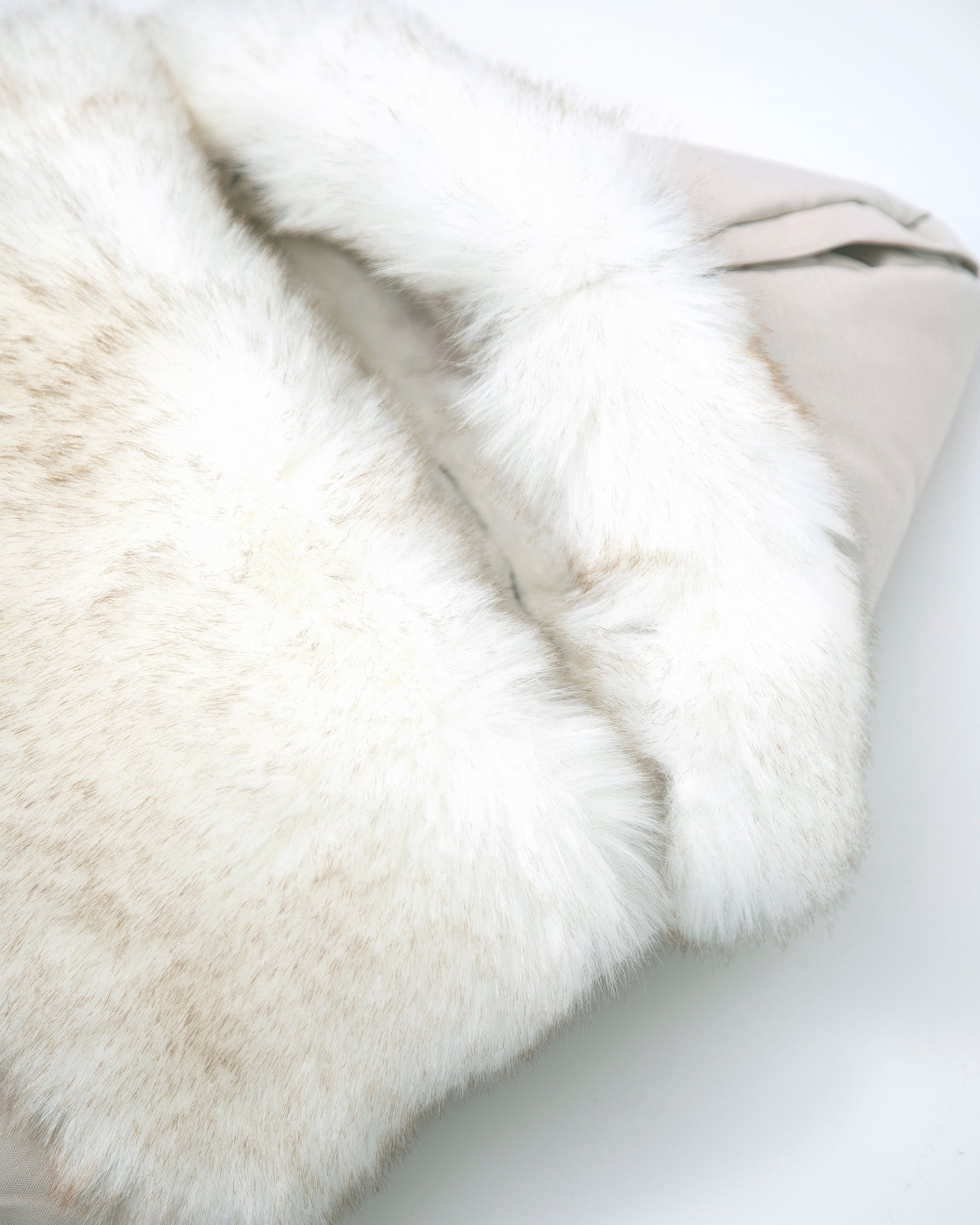 Heather Beige - White Faux Fur//