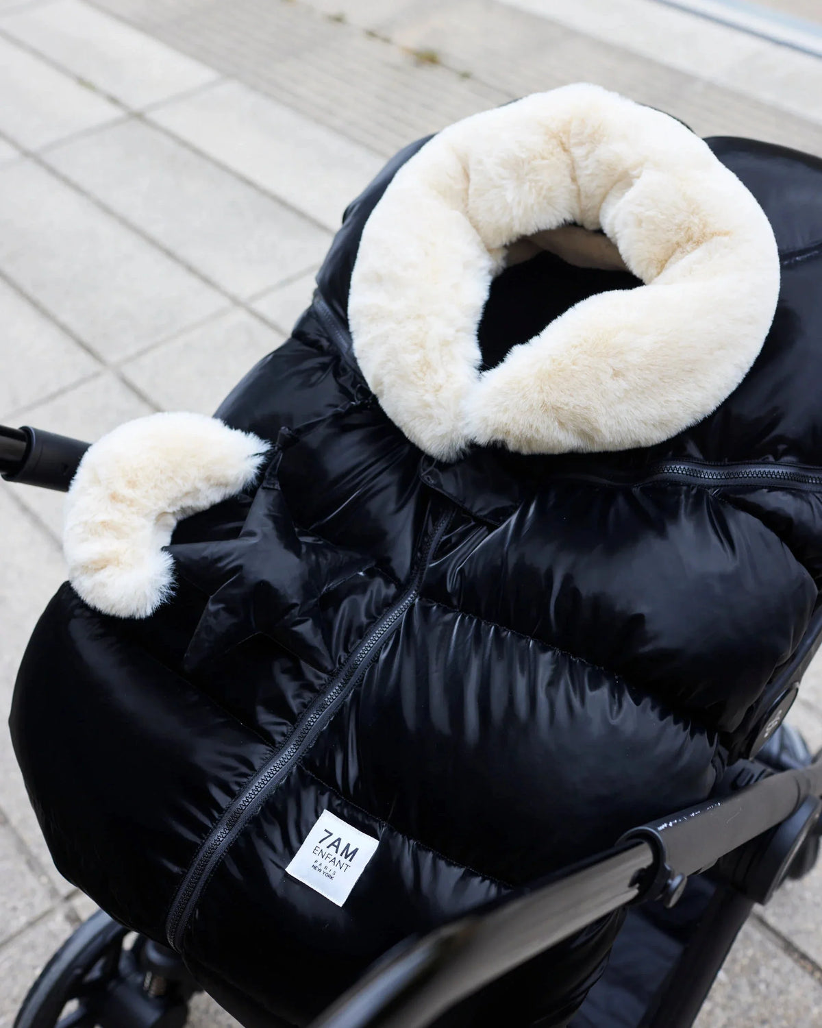 Black Liquid Shine Arctic Faux Fur//