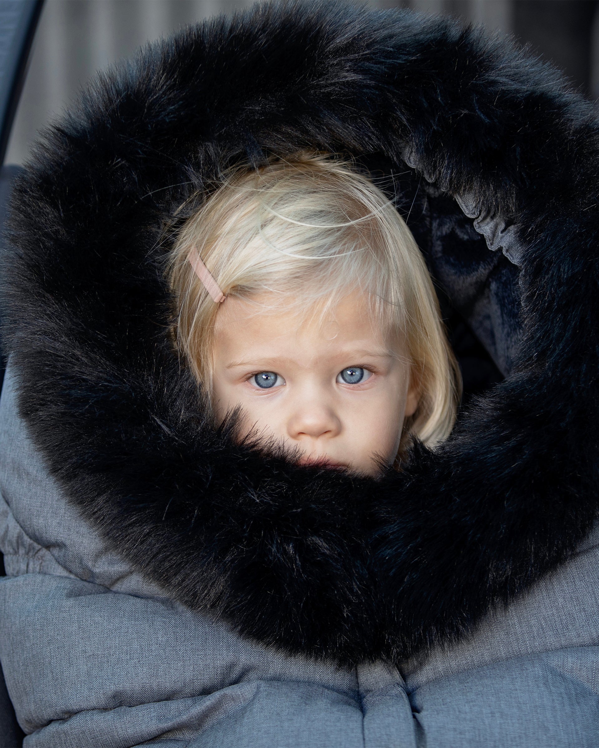 Heather Grey Dark - Black Faux Fur