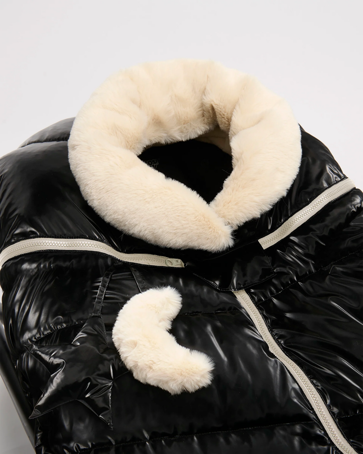 Black Liquid Shine Arctic Faux Fur//