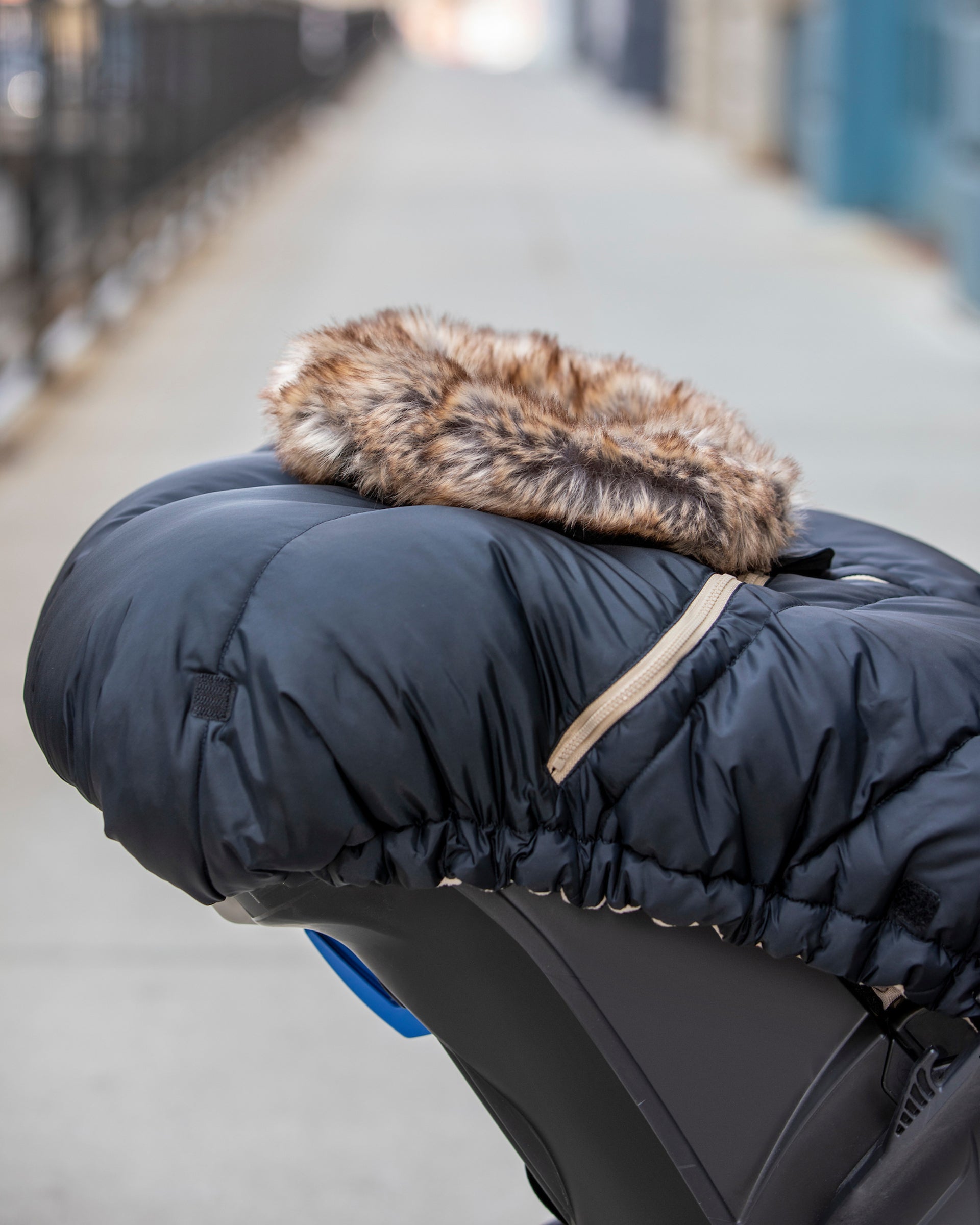 Black Faux Fur//