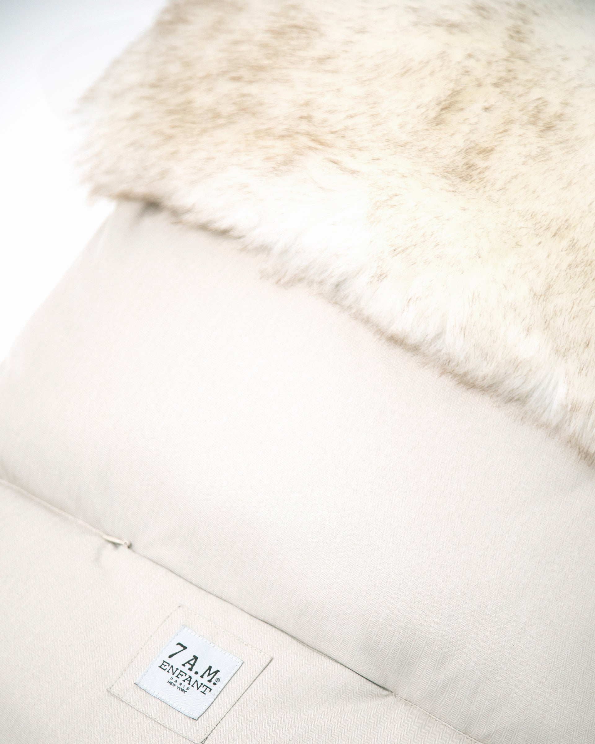 Heather Beige - White Faux Fur//