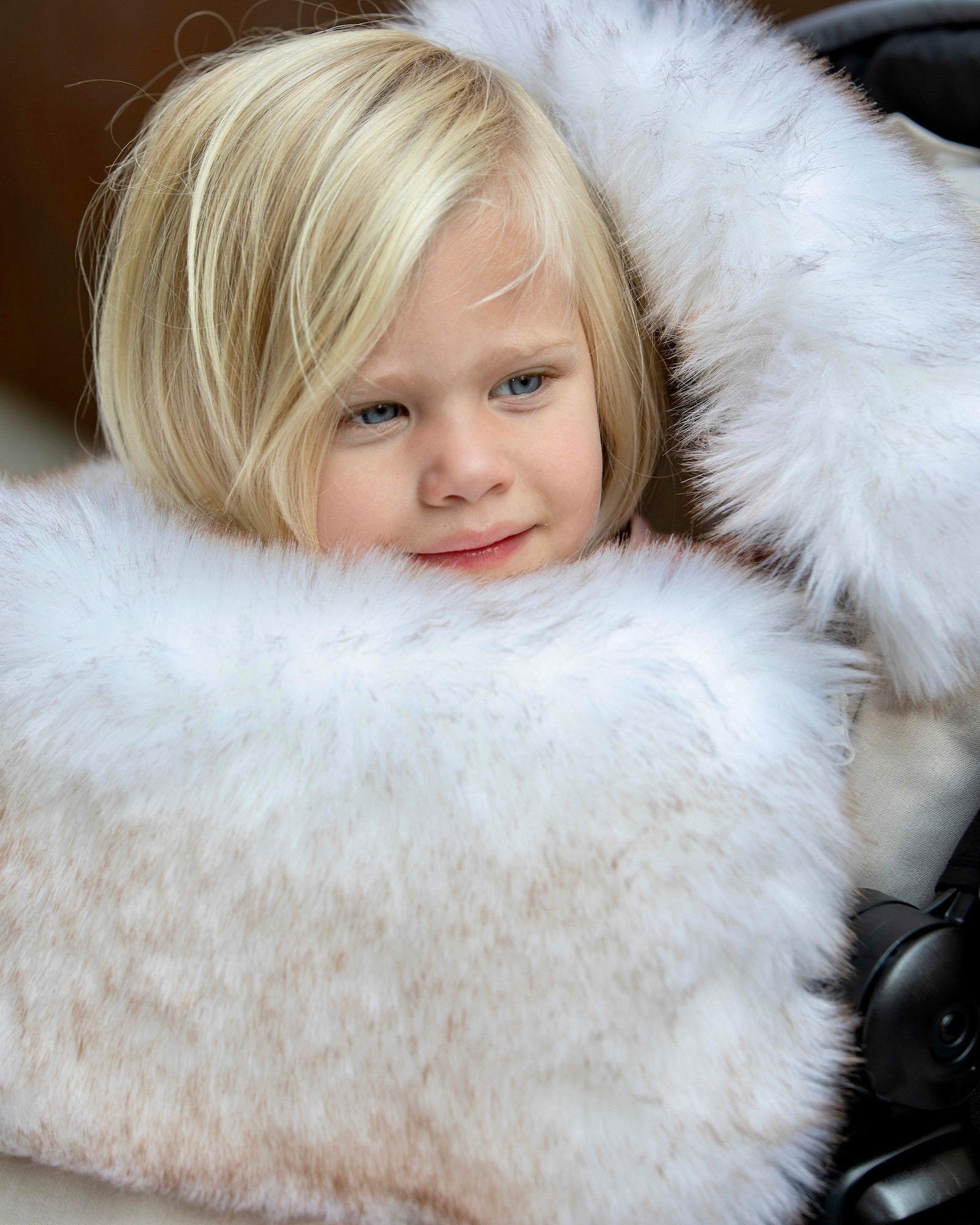 Heather Beige - White Faux Fur//