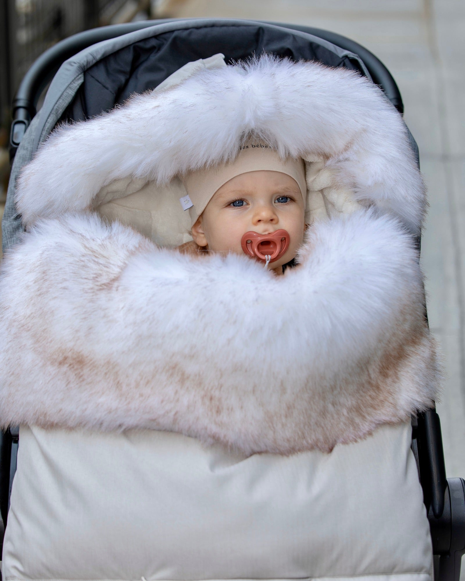 Heather Beige - White Faux Fur//